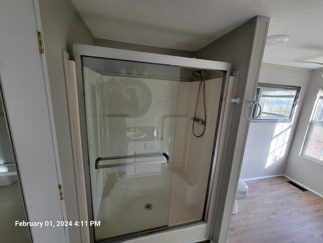 Building Photo - Charming 4 Bedroom Manufactured Home in Ka...