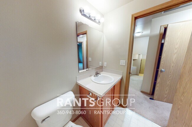 Building Photo - Great Location!  Quiet Neighborhood!