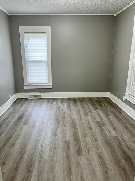 Building Photo - 406 N Lincoln St