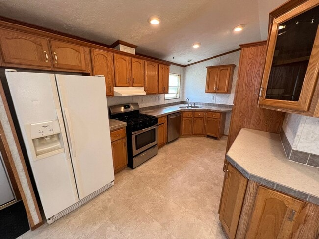 Building Photo - 3 Bedroom 2 Bath High-End Mobile Home with...