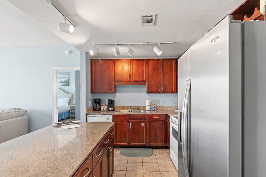 Building Photo - 9902 S Thomas Dr