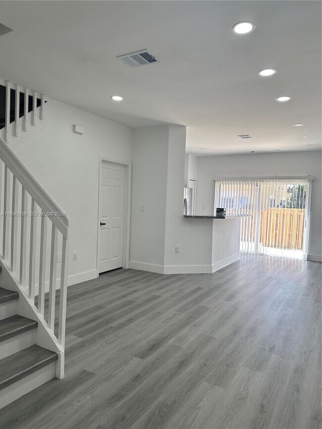 Building Photo - 8246 NW 108th Ave