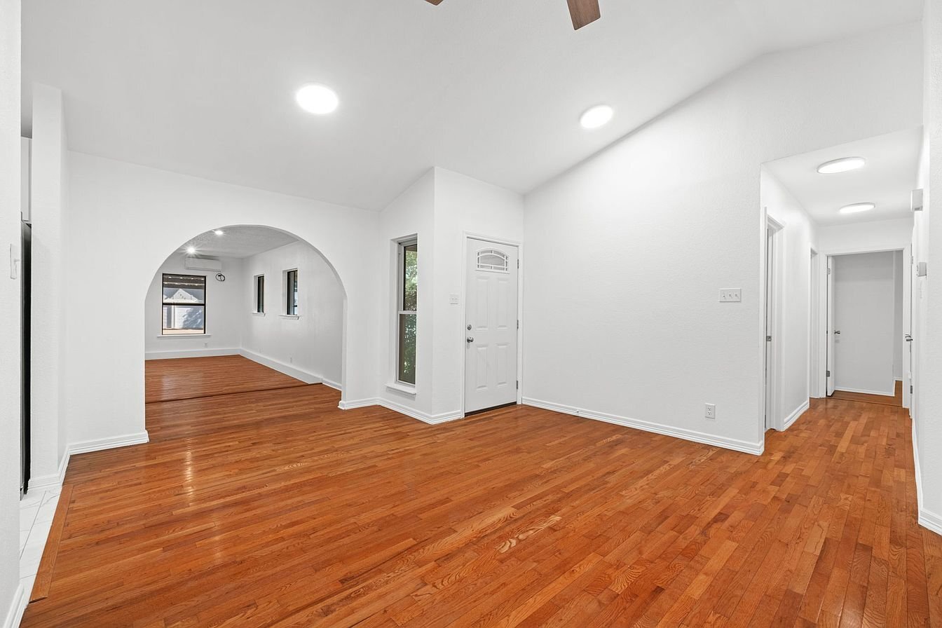 Building Photo - 13934 Mission Valley