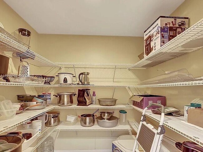 Building Photo - 1018 SW Eckard Ave