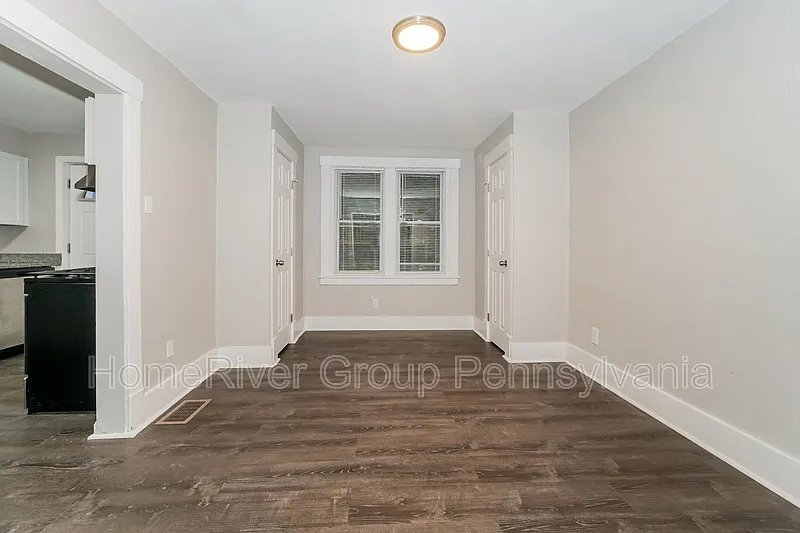 Building Photo - 2413 Collins St