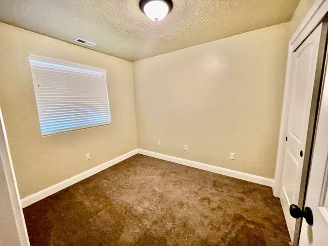 Building Photo - Pet-Friendly Three-Bedroom Townhome with G...