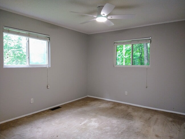 Building Photo - 128 Woodland Hills Dr