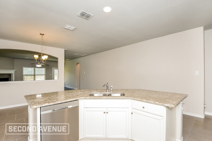 Building Photo - 2109 Lorrie Ln
