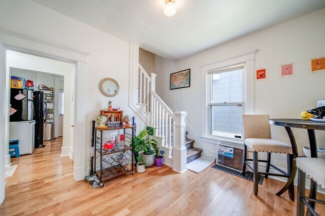 Building Photo - Ultimate 6-Bedroom House with Amazing Front Porch!