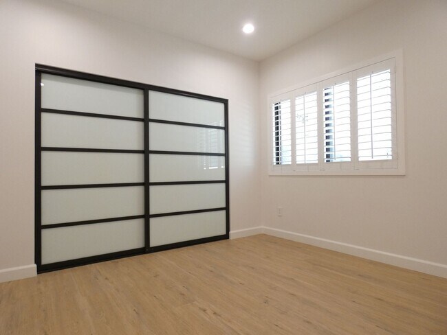 Building Photo - 5346 Lexington Ave