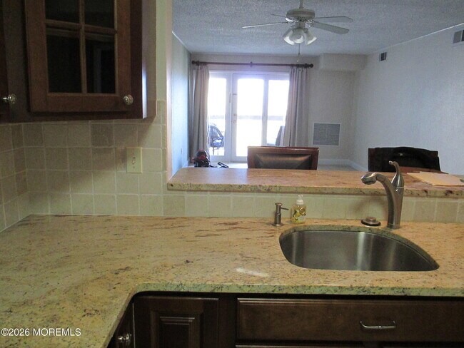 Building Photo - 32 Center Ave