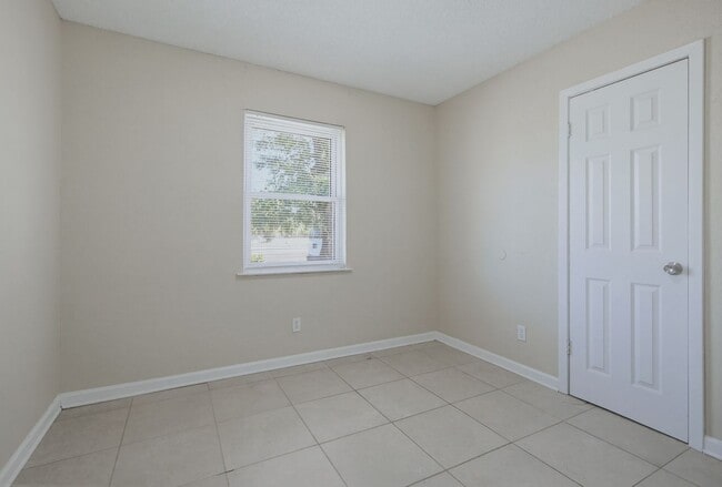 Building Photo - 5471 Buena Vista Ave