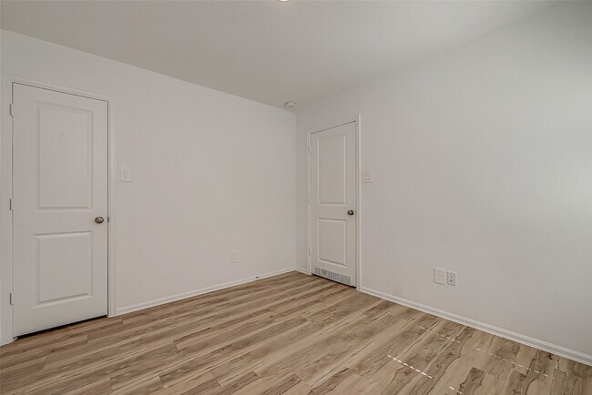 Building Photo - 18111 Robin Creek Dr