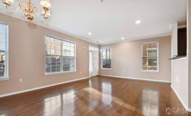 Building Photo - 24 Roosevelt Ave