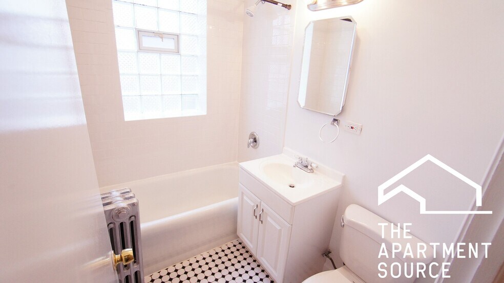 Building Photo - 2948 N Albany Ave