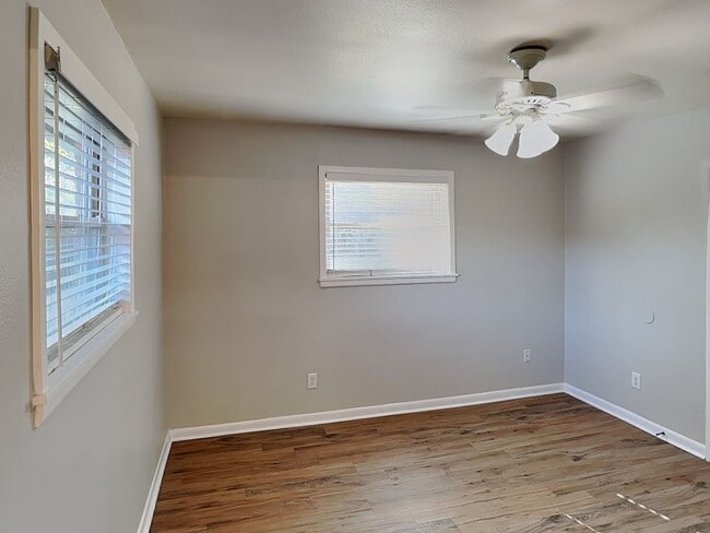 Building Photo - Adorable One-Story Brick Home in East Green Hill, Fort Worth! $500 off the first full month's ren...
