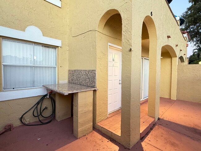 Building Photo - 8570 NW 3rd Ln