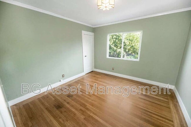 Building Photo - 5524 Shattuck Ave.