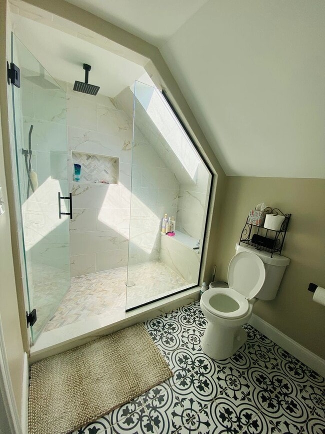 Building Photo - Spacious Condominium– Modern Comfort in th...