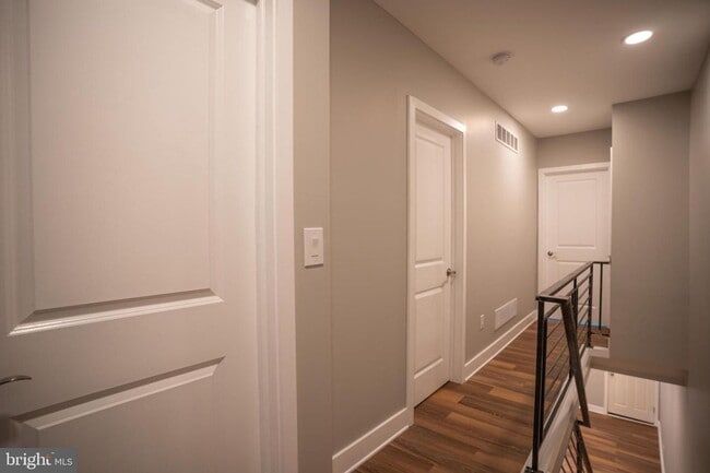 Building Photo - Large 3 bedroom with powder room on 1st fl