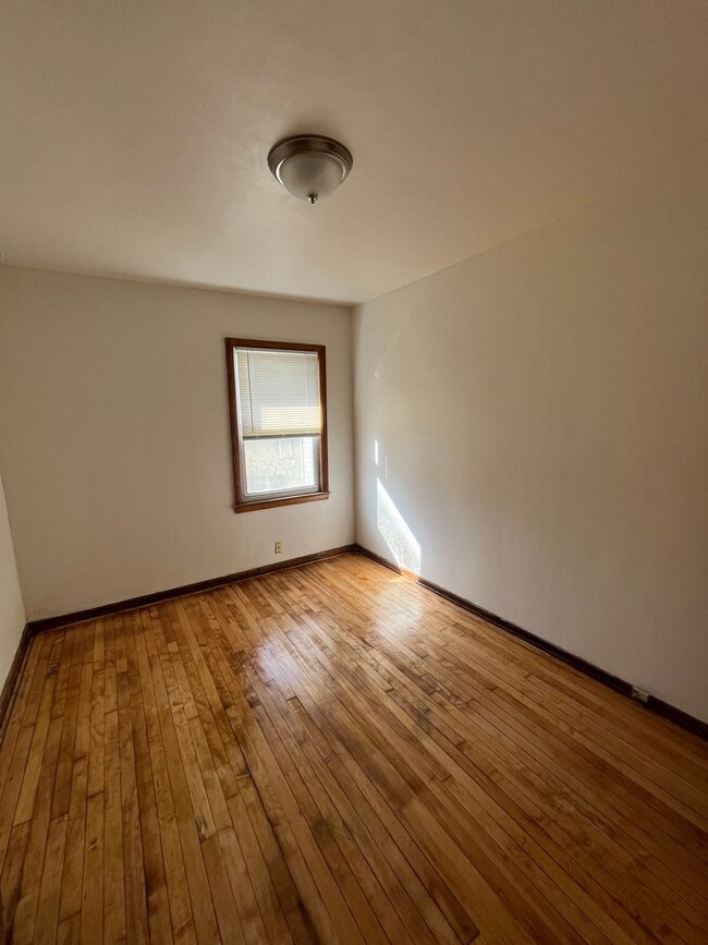 Building Photo - Modern 3BR/2BA Two-Level Unit in the Heart of the Lower East Side - FREE MOVING SERVICES WITH A S...