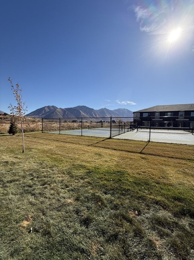 Building Photo - Beautiful Home in Spanish Fork