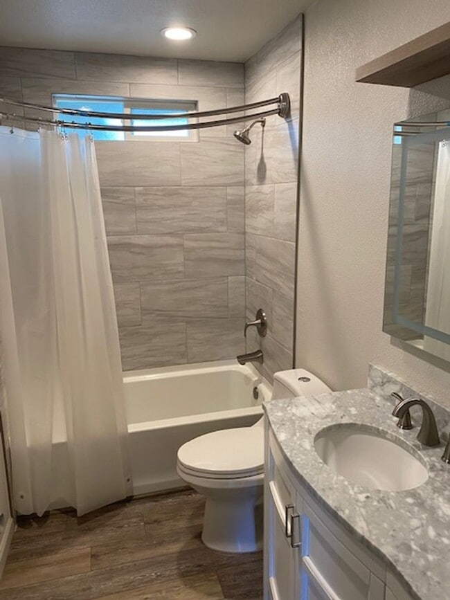 Building Photo - Nice Home in East Redding!