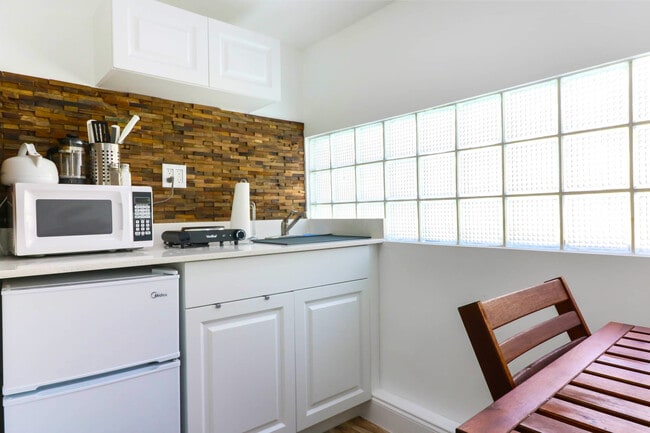 Building Photo - PR 3