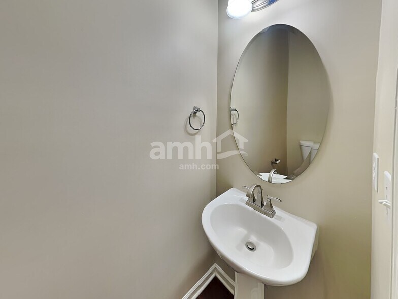 Building Photo - 15534 Crossing Gate Dr