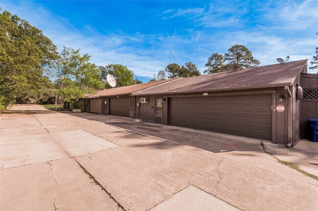 Building Photo - 514 Hickory Dr