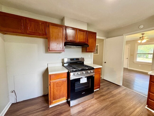 Building Photo - 1319 Laura Ave