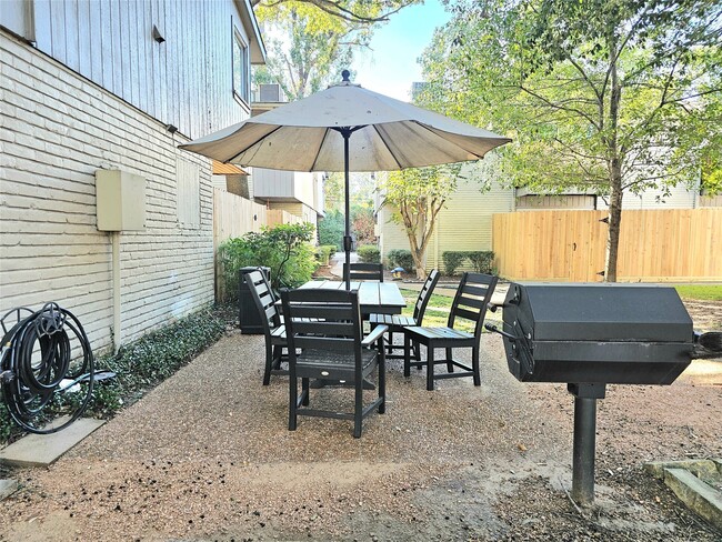 Building Photo - 909 Silber Rd