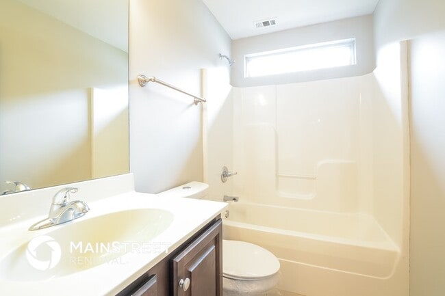 Building Photo - 568 Fox Run Cir