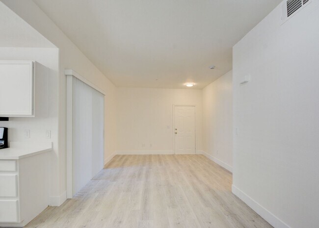 Building Photo - Completely updated and remodeled bottom-fl...