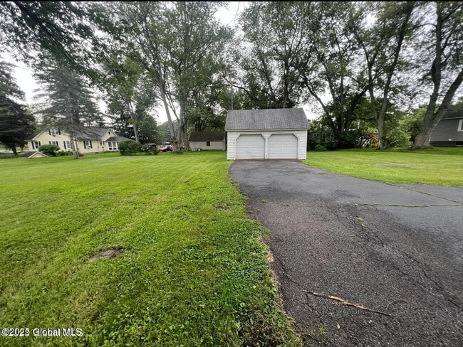 Building Photo - 654 Feura Bush Rd