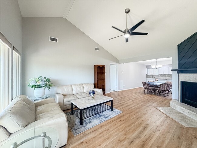 Building Photo - 112 Cove Point