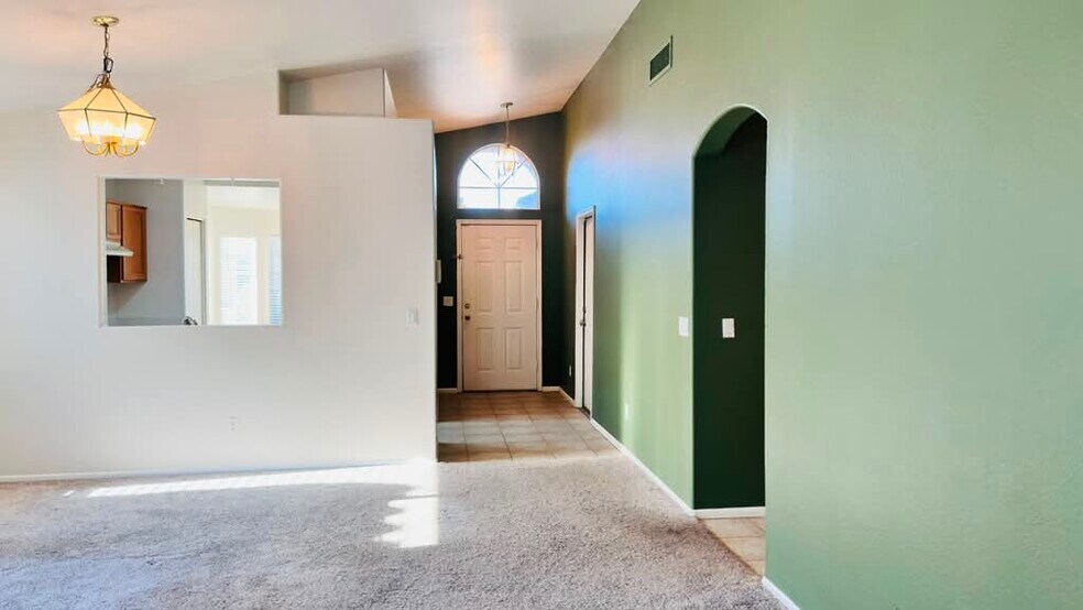 Building Photo - 4826 W Ponderosa Ln