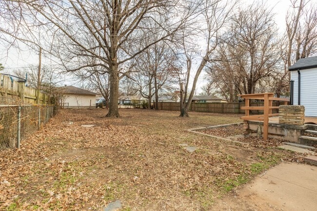 Building Photo - Beautiful 3 bedroom 1 bath, Available in April!