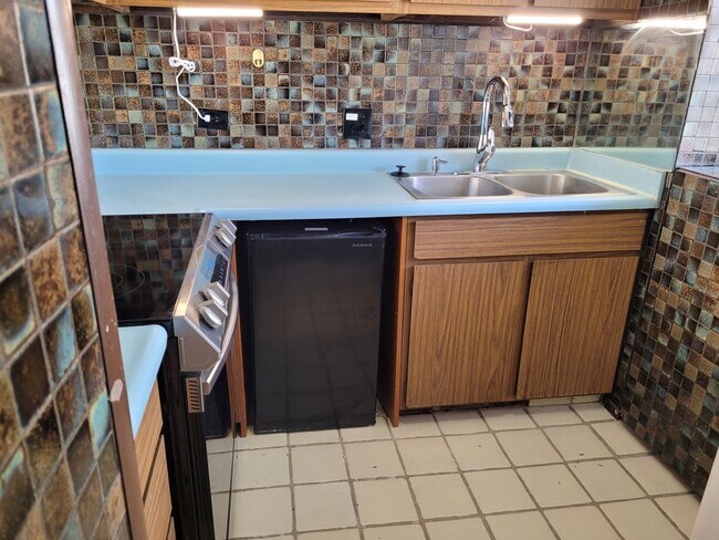 Building Photo - Newly Renovated 1bd, 1ba, Assigned 1pkg 648sqft. for $2200