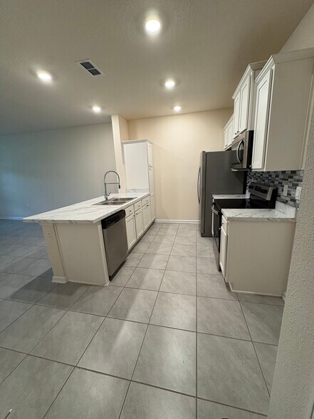Building Photo - 86496 Shortline Cir