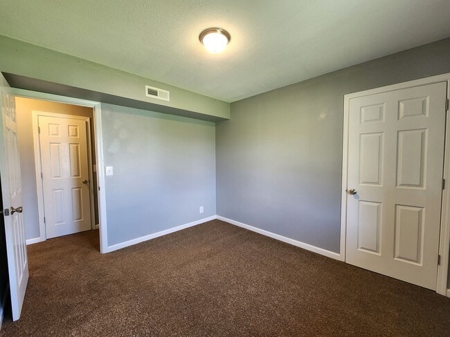 Building Photo - 3 Bedroom 1.5 Bath home in Shawnee!