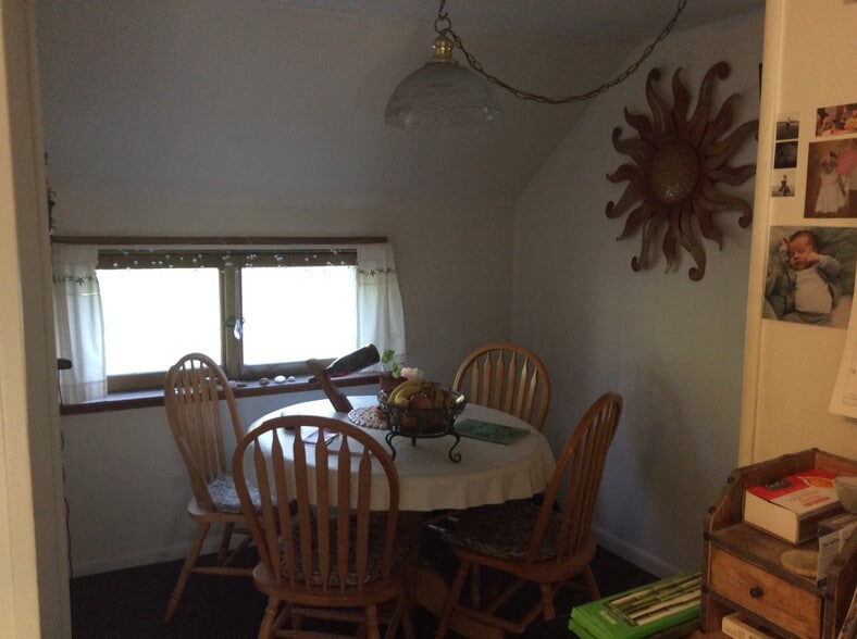 Daining Area - 1424 North Ave
