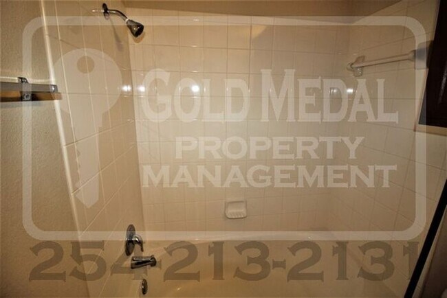 Building Photo - Beautiful 3-bedroom, 2-bathroom home with a 2-car garage now available for rent!