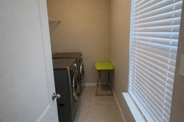 Building Photo - 5015 Royal Springs Dr