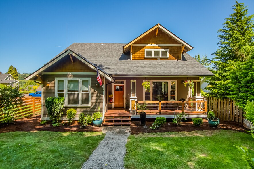 MAIN HOUSE - 421 5th Ave