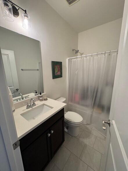 Building Photo - 443 Portsdale Dr