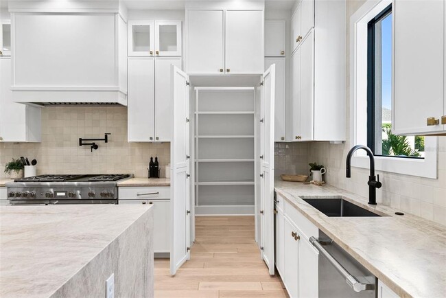 Building Photo - 2106 S Cortez Ave