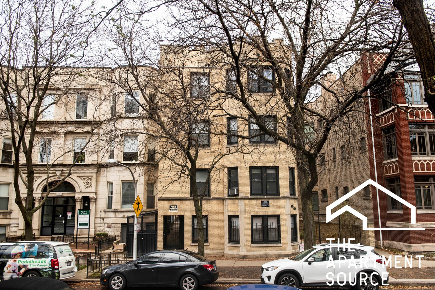 Building Photo - 624 W Roscoe St