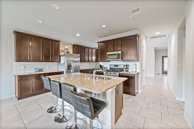 Building Photo - 6926 Ithaca Heights Ln