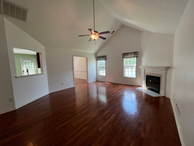 Building Photo - Charming 4 Bed, 3 Bath Home in Raeford